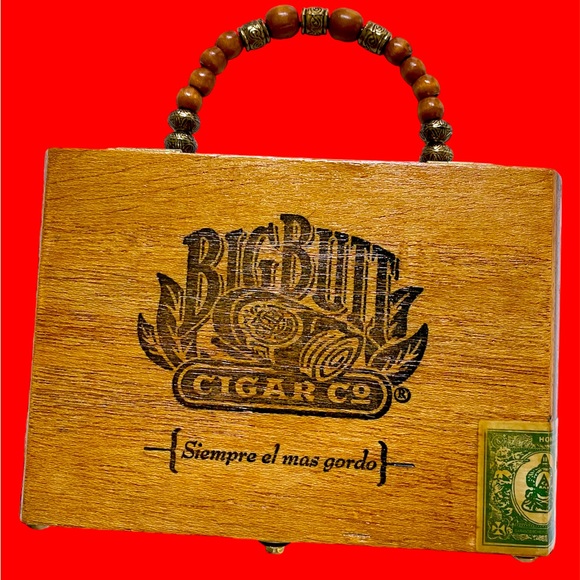 One of a a Kind Handmade Big Butt CigarBox Purse w/dust bag - Picture 4 of 14